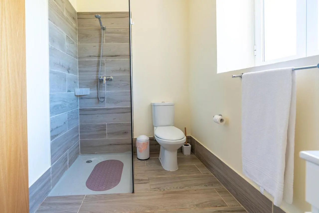 בית נופש Spacious House With Pool In פראזרס
